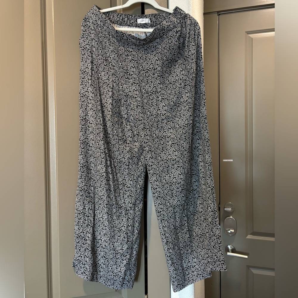 Loft flowy, wide leg, pull on pants